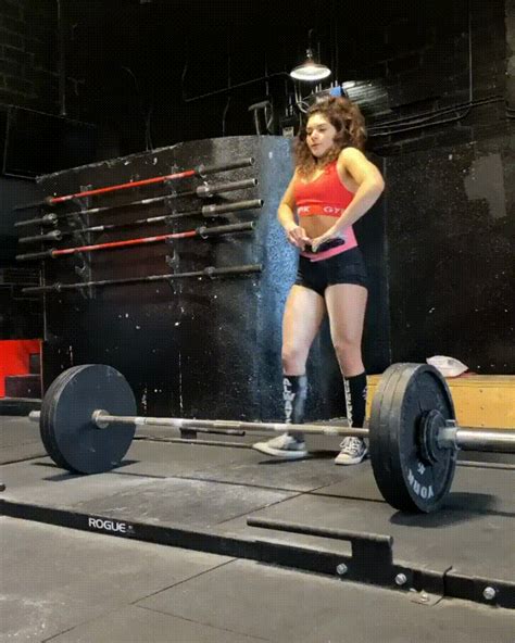 47kg powerlifter Serena Abweh attempts a personal record